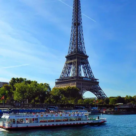 Avec Balcon Pres Sacre Coeur Parigi