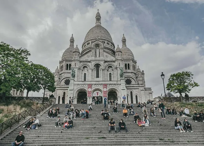 Avec Balcon Pres Sacre Coeur Париж