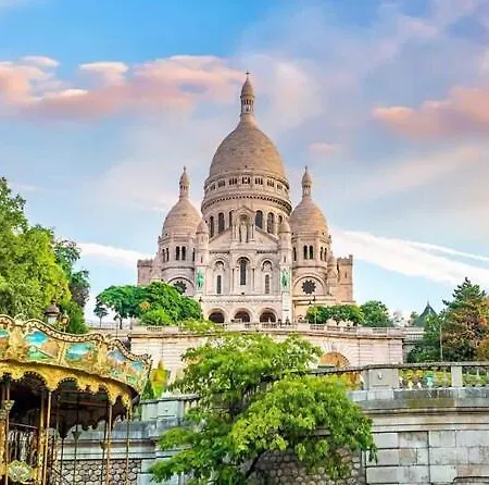 Avec Balcon Pres Sacre Coeur